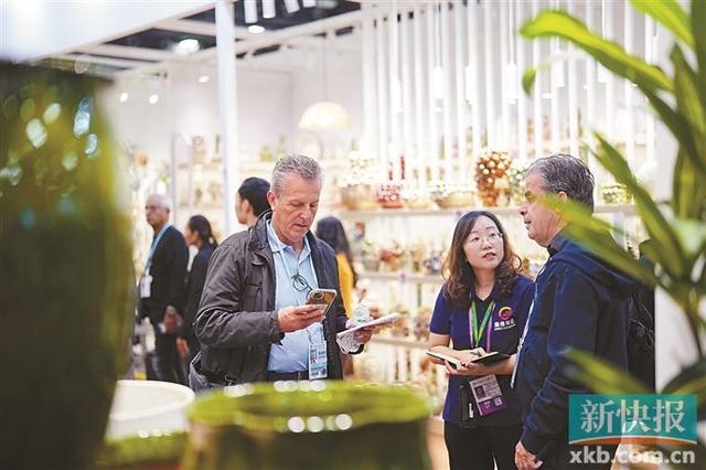 聪明”的大家居吸睛全球采购商开元棋牌app聚力创新 更“(图4) 聪明”的大家居吸睛全球采购商开元棋牌app聚力创新 更“(图4)