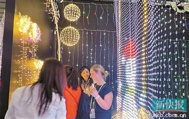 聪明”的大家居吸睛全球采购商开元棋牌app聚力创新 更“(图1) 聪明”的大家居吸睛全球采购商开元棋牌app聚力创新 更“(图1)