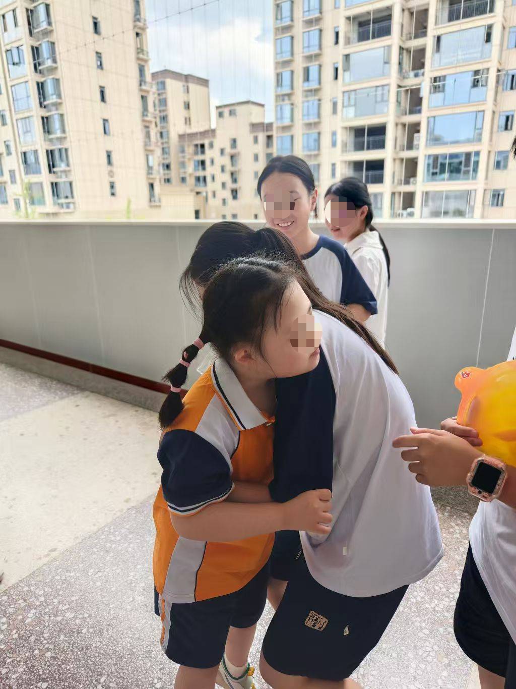 藏关爱让每个孩子都能平等“抵达”开元棋牌网站探访无障碍校园：细节(图2)